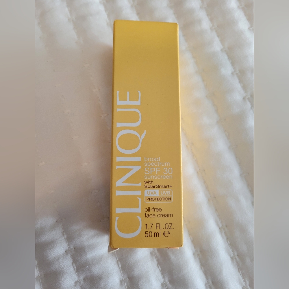 Clinique SPF 30 oil-free face cream, new in box, 1.7 oz/50 ml